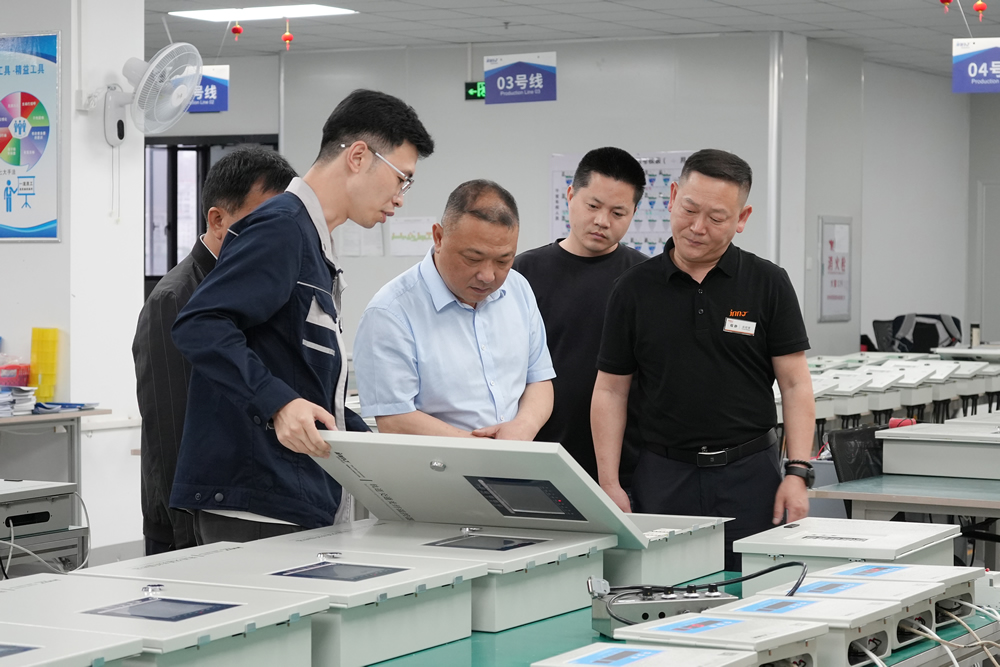 东至县委常委、政法书记一行莅临我司参观考察