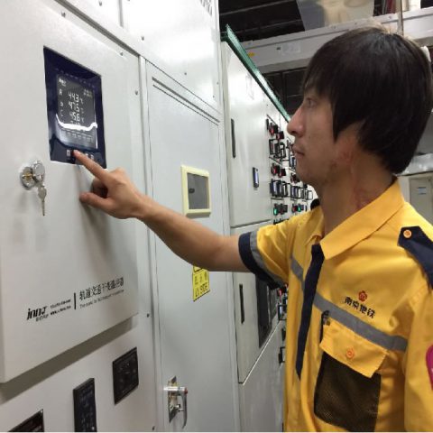 轨道交通温控器